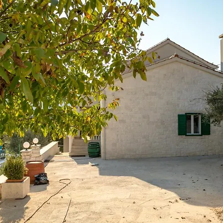 Pax Villa Kaštel Štafilić